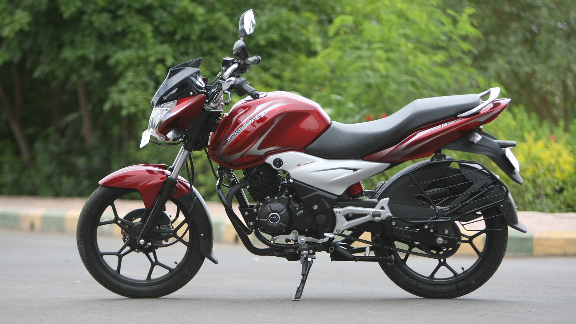 Bajaj Discover 125 ST 2013 STD Exterior
