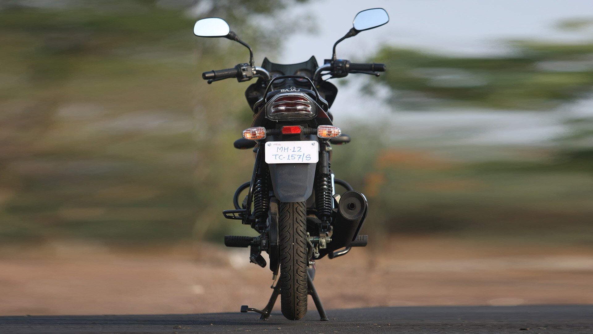 Bajaj Discover 150 DTS-Si 2013 STD Compare