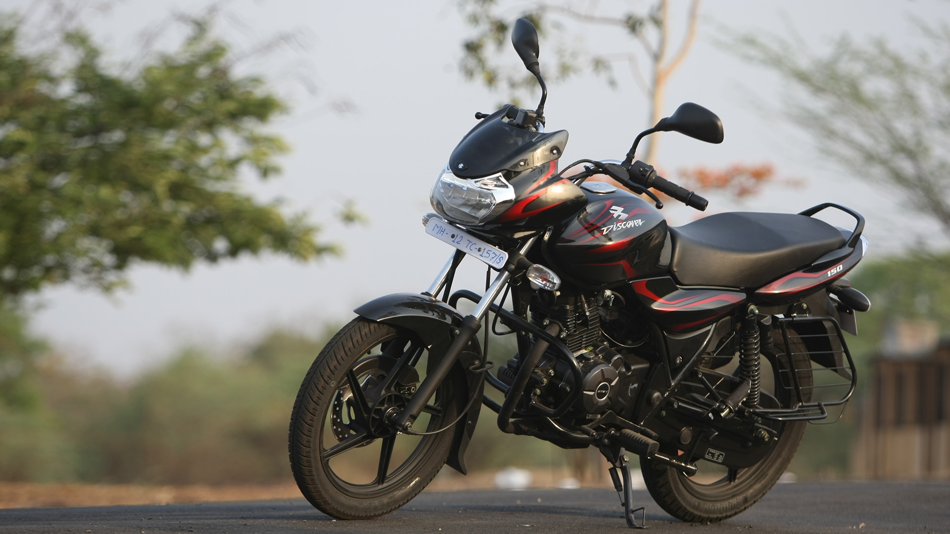 Bajaj Discover 150 DTS-Si 2013 STD Compare