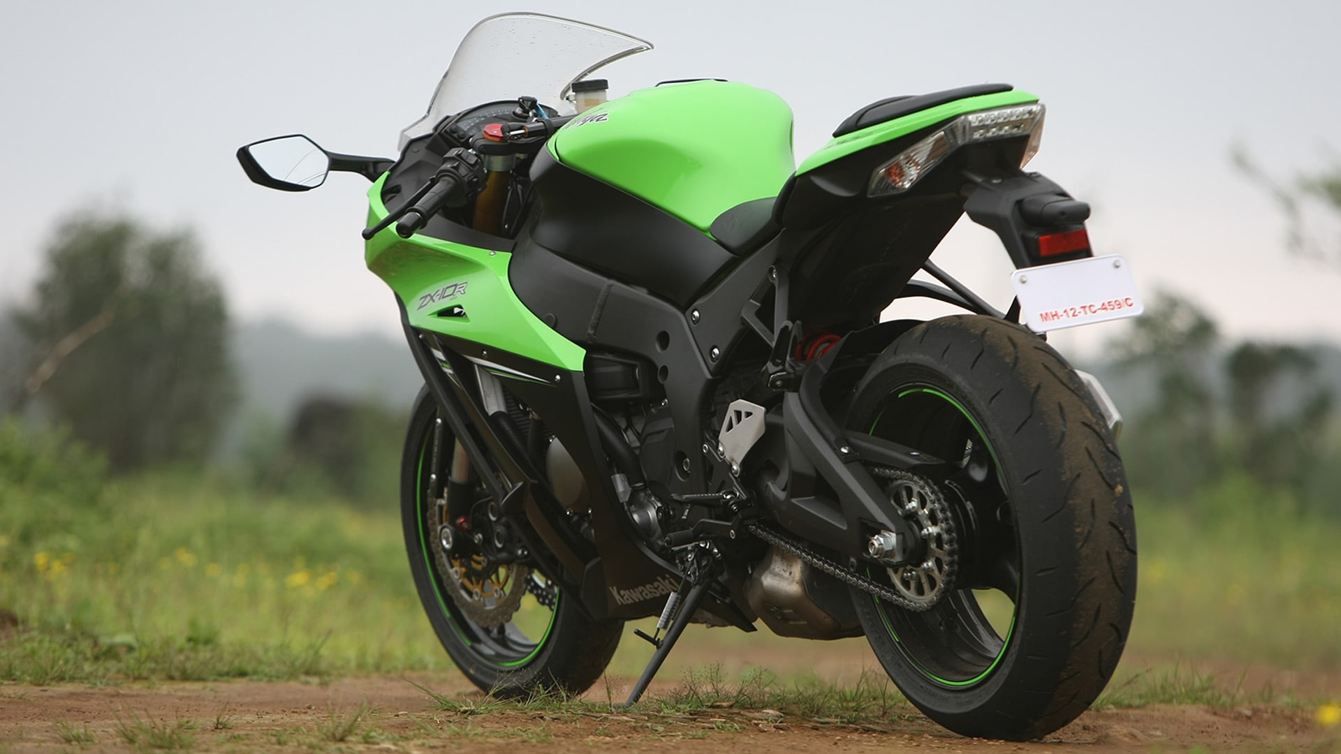 Kawasaki Ninja ZX 10R 2013 STD Compare Bike Photos - Overdrive