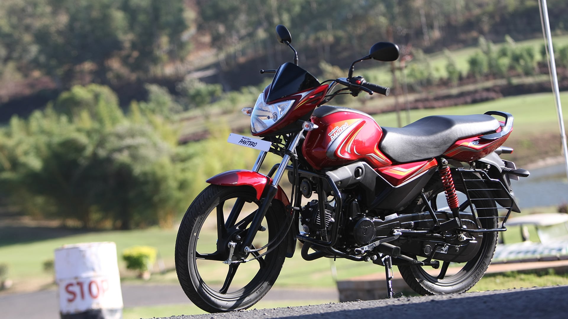 Mahindra Pantero 2013 Exterior