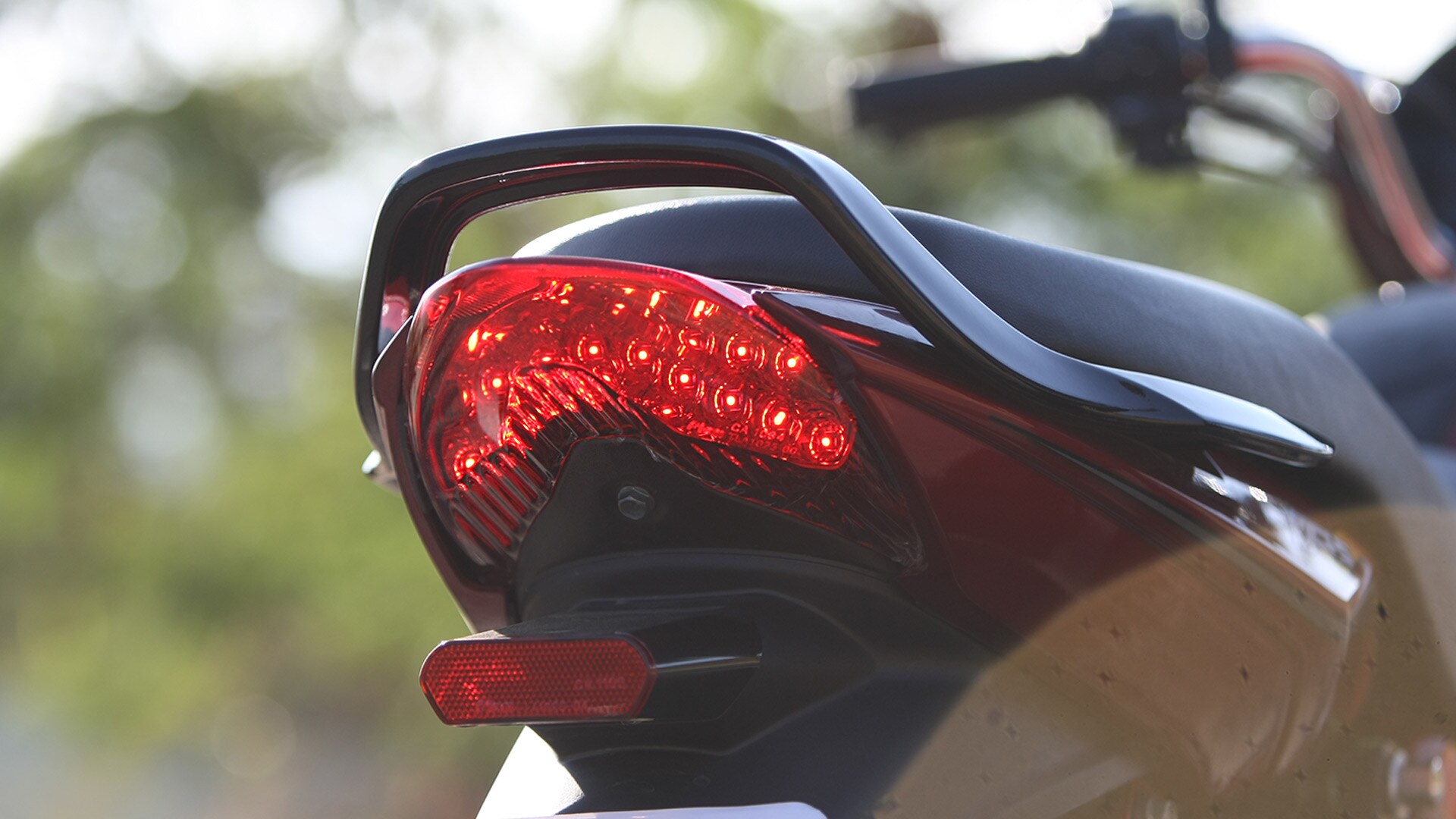 Mahindra Pantero 2013 Exterior