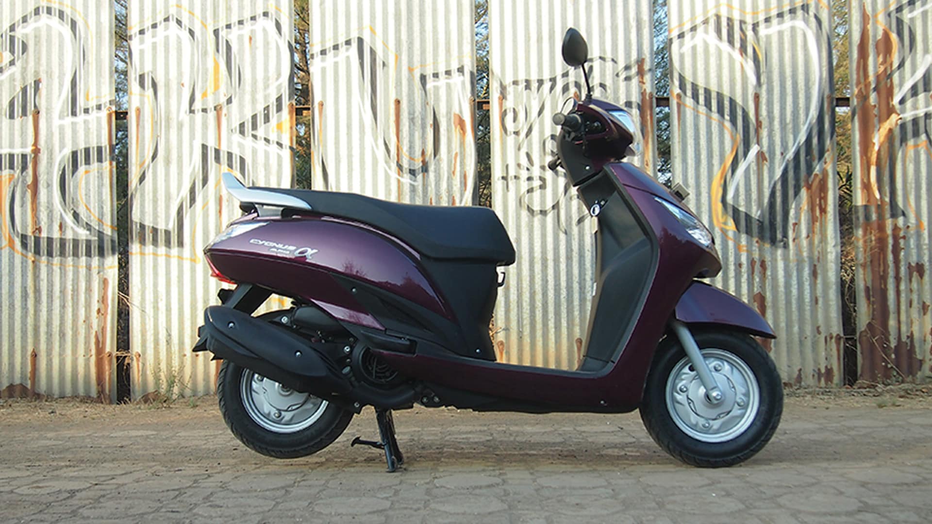 Yamaha Alpha Scooter 2014 STD Exterior