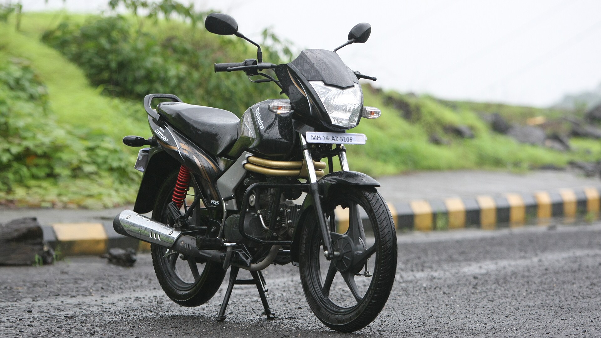 Mahindra Centuro 2013 STD Exterior