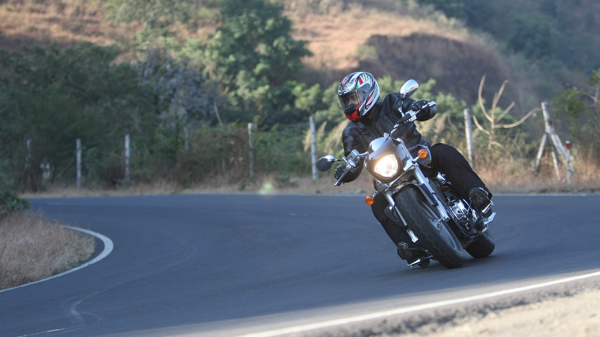 Suzuki Intruder M800 STD 2013 Exterior