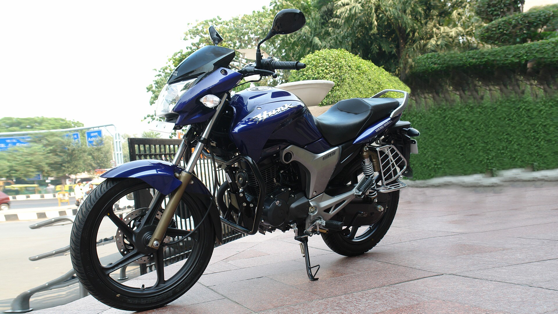 Hero Hunk 2013 STD Exterior