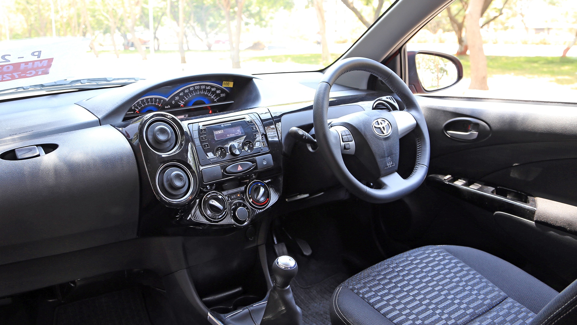 Toyota-Etios-Cross-2014 Exterior