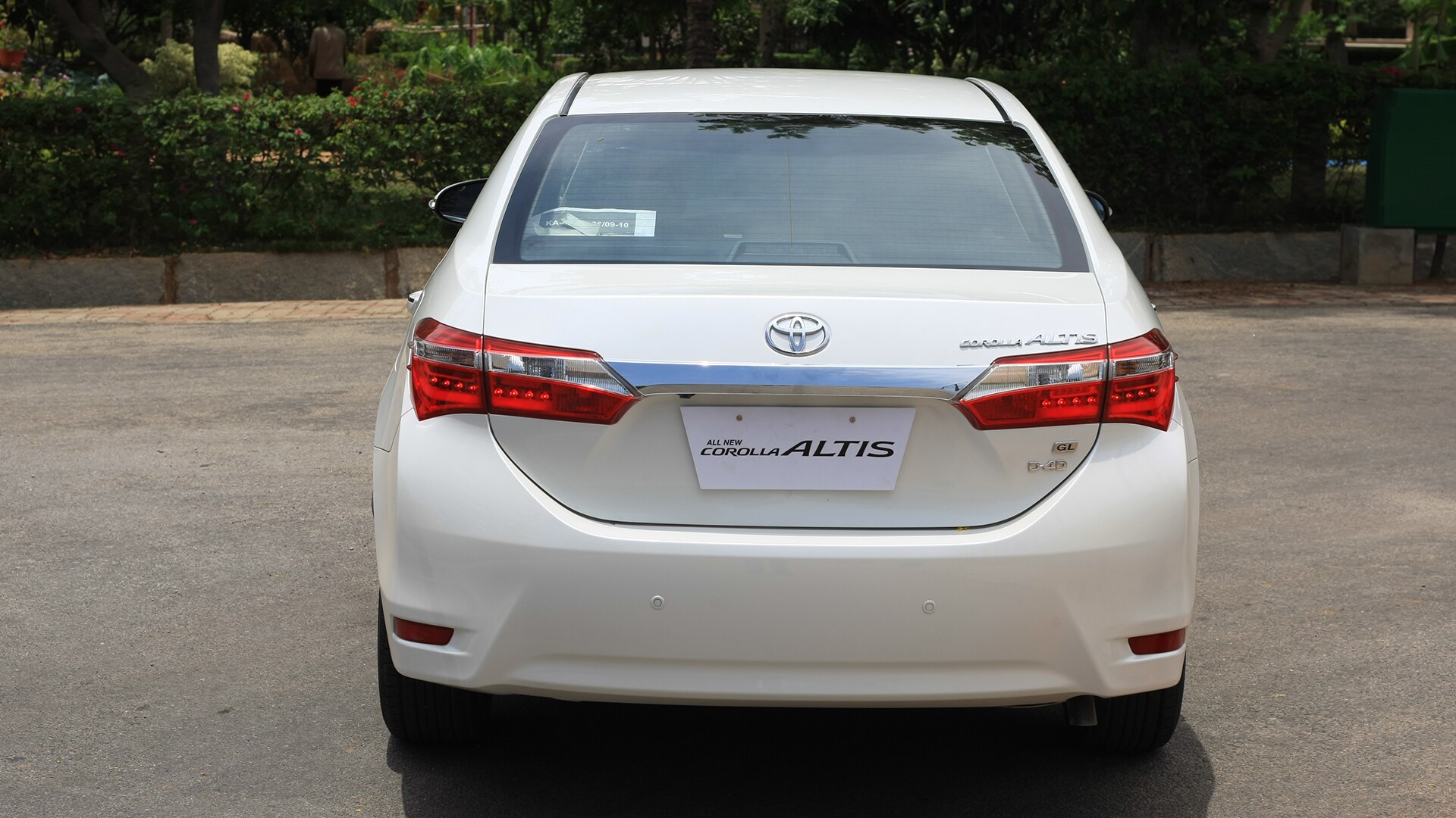 Toyota-Corolla-Altis 2014Compare