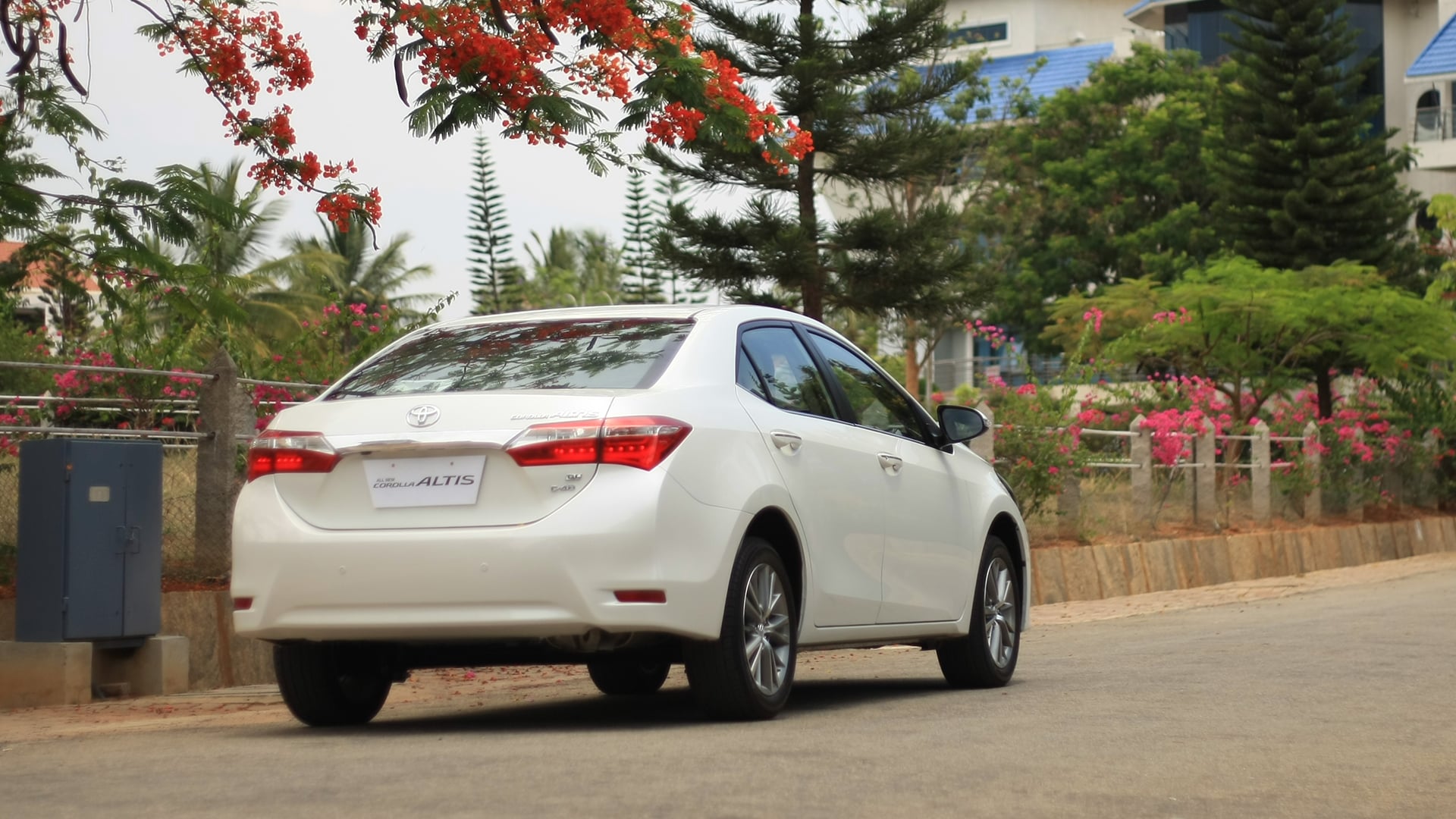 Toyota-Corolla-Altis 2014Compare