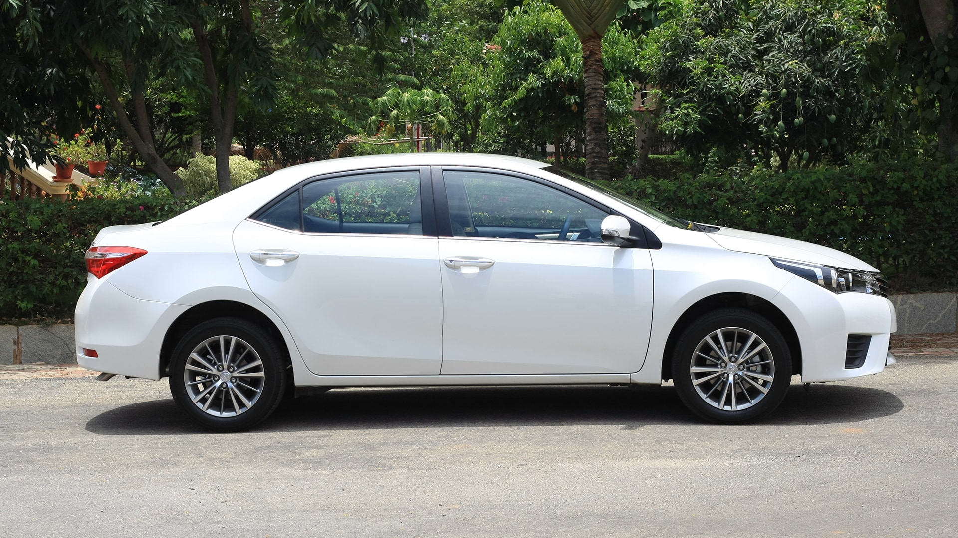 Toyota-Corolla-Altis 2014 Exterior