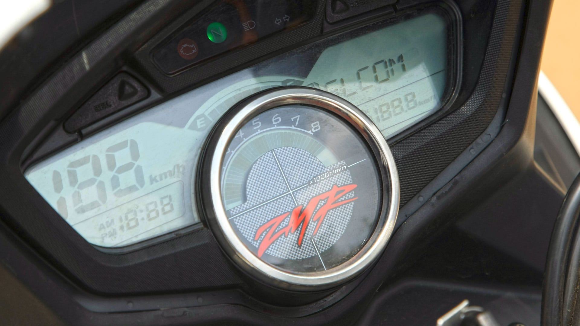 Hero Karizma ZMR 2014 Exterior