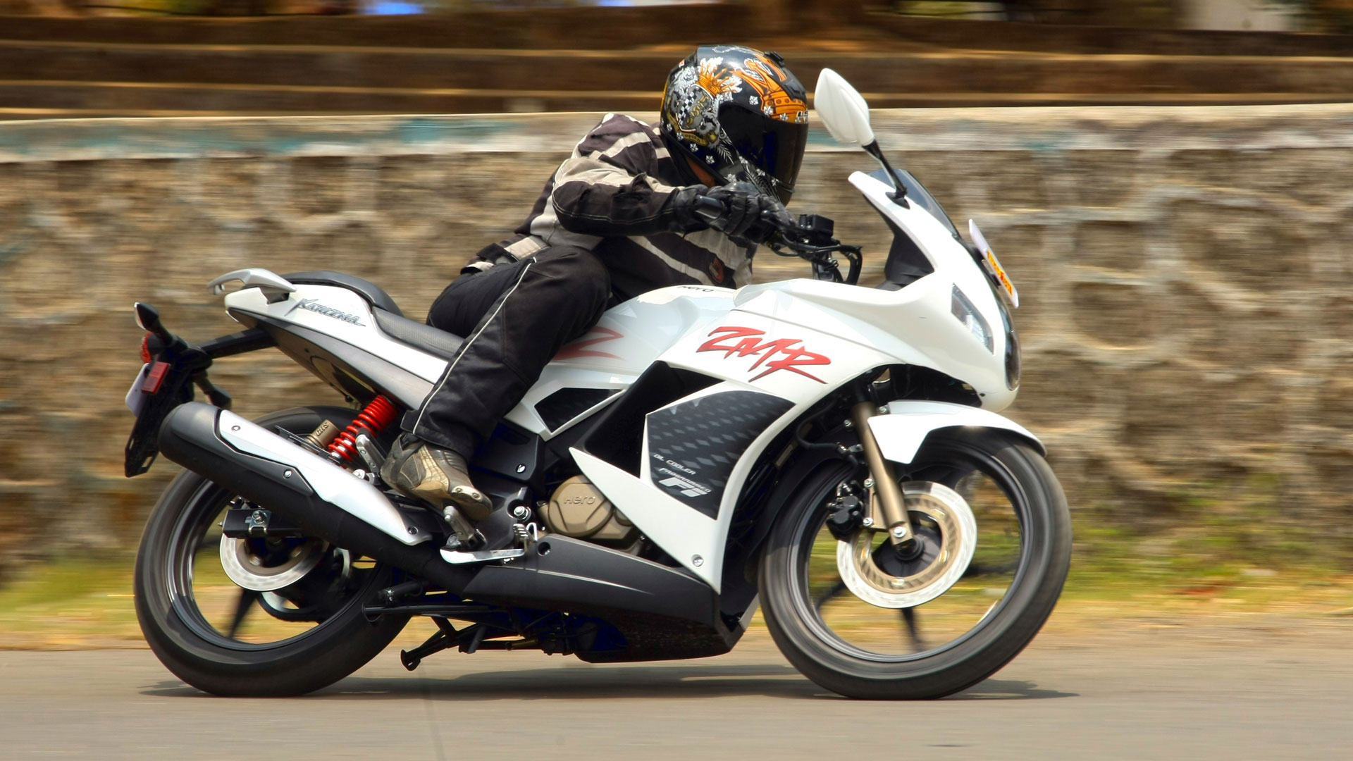 Hero Karizma ZMR 2014 Exterior