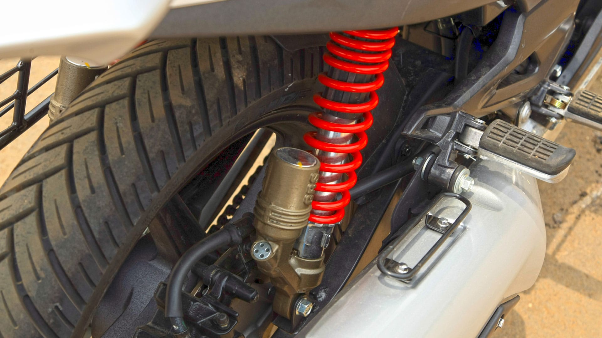 Hero Karizma ZMR 2014 Exterior