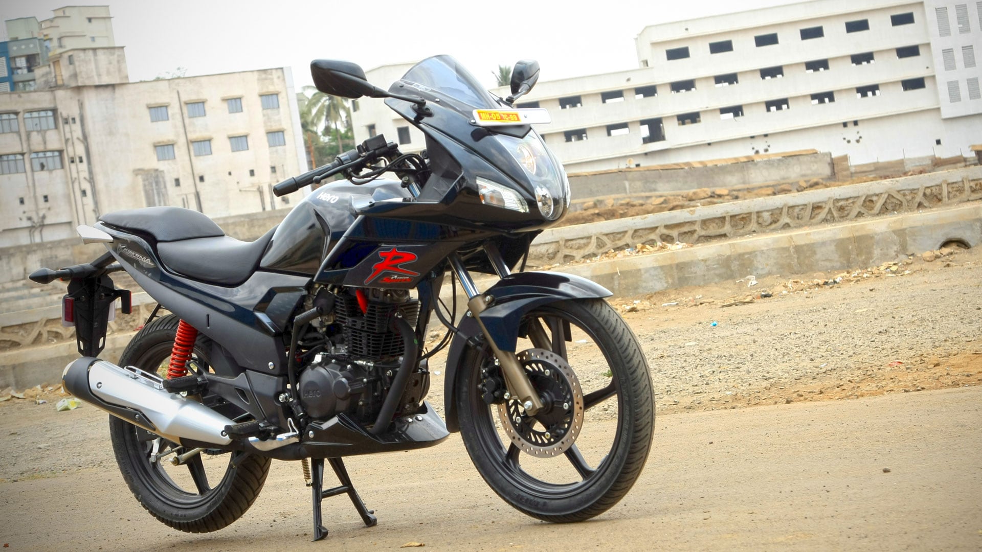 Hero Karizma R 2014 Compare