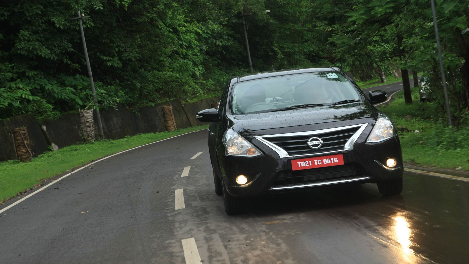 Nissan Sunny 2014 Compare