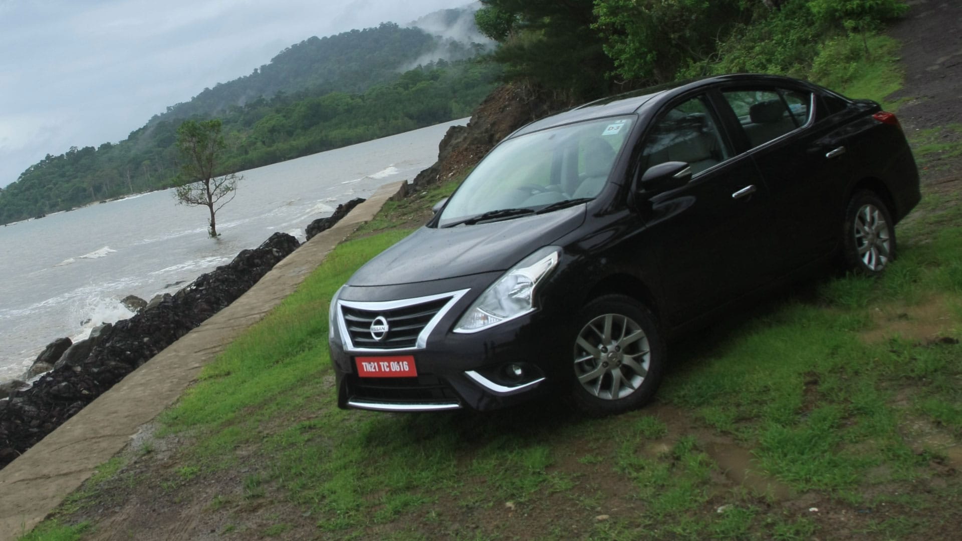 Nissan Sunny 2014 Compare