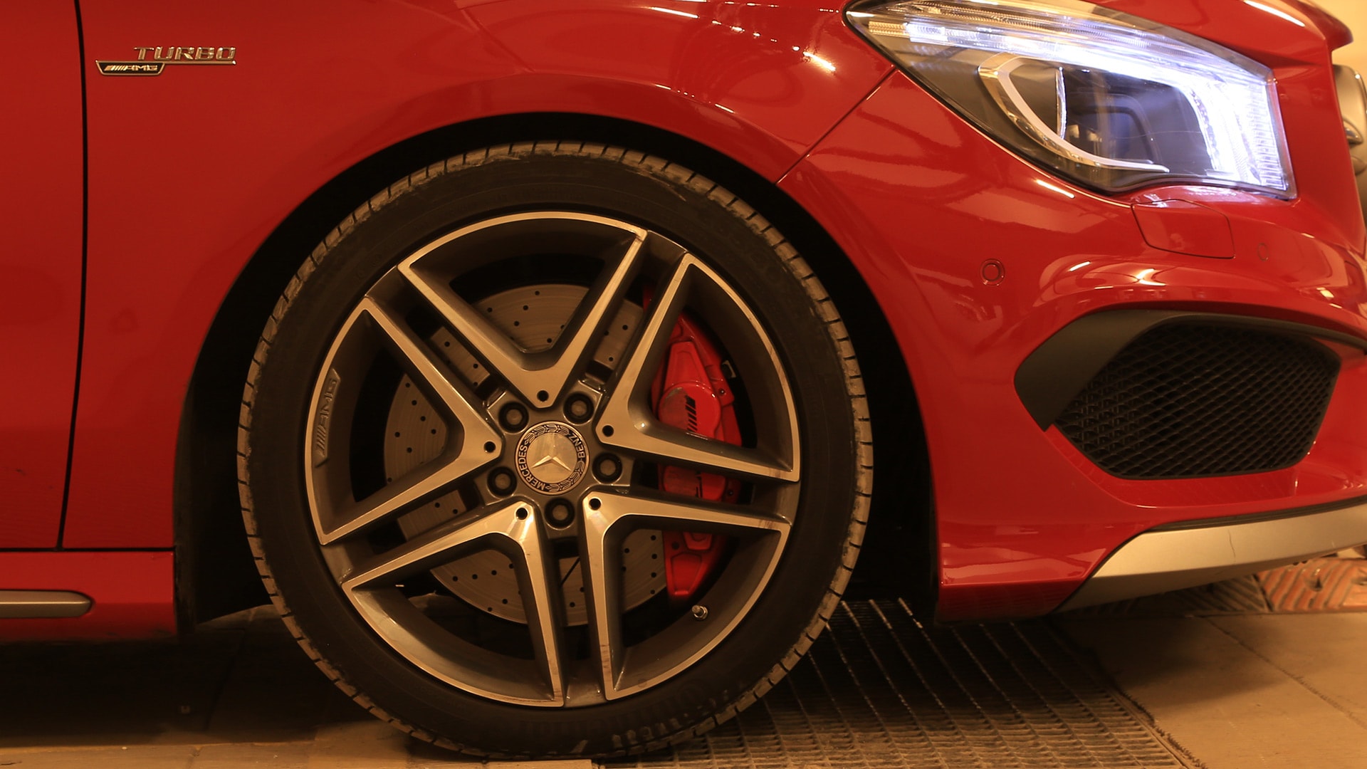 Mercedesbenz-CLA-2014-45 AMG Exterior