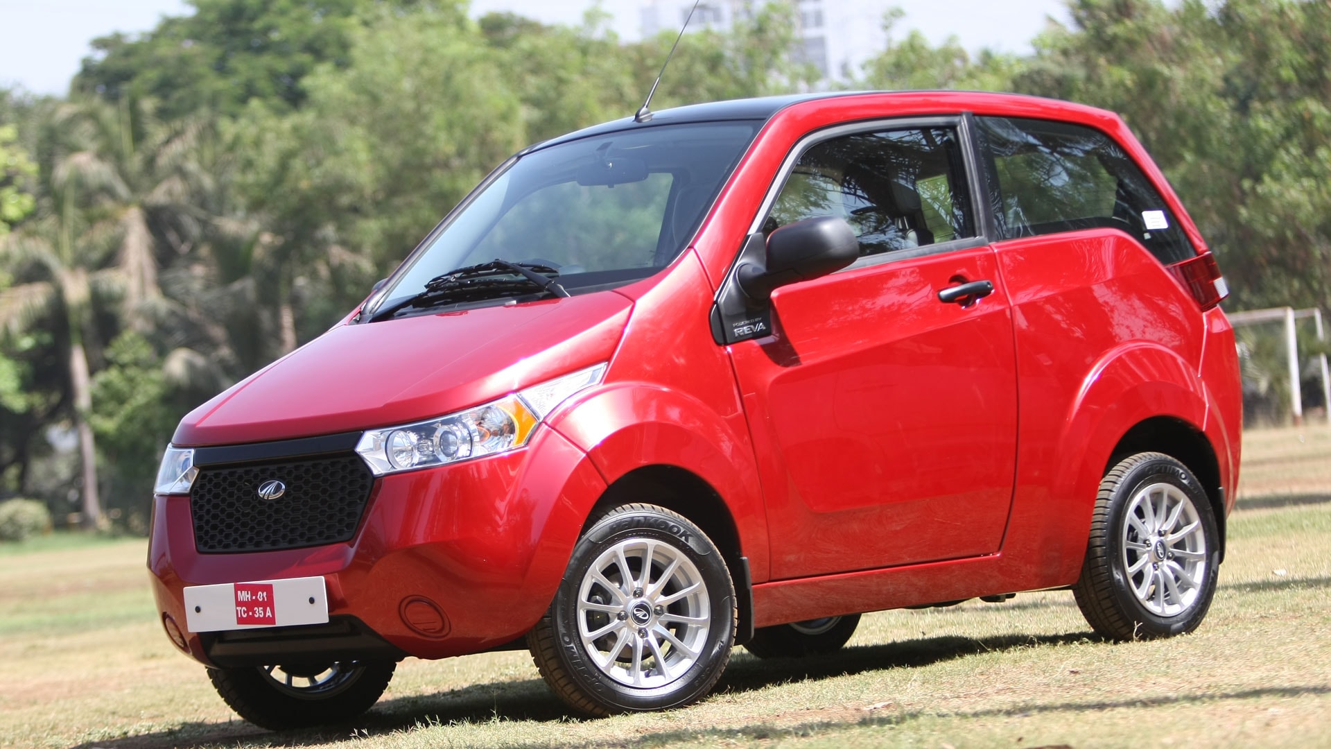 Mahindra-e2o-2014 Compare