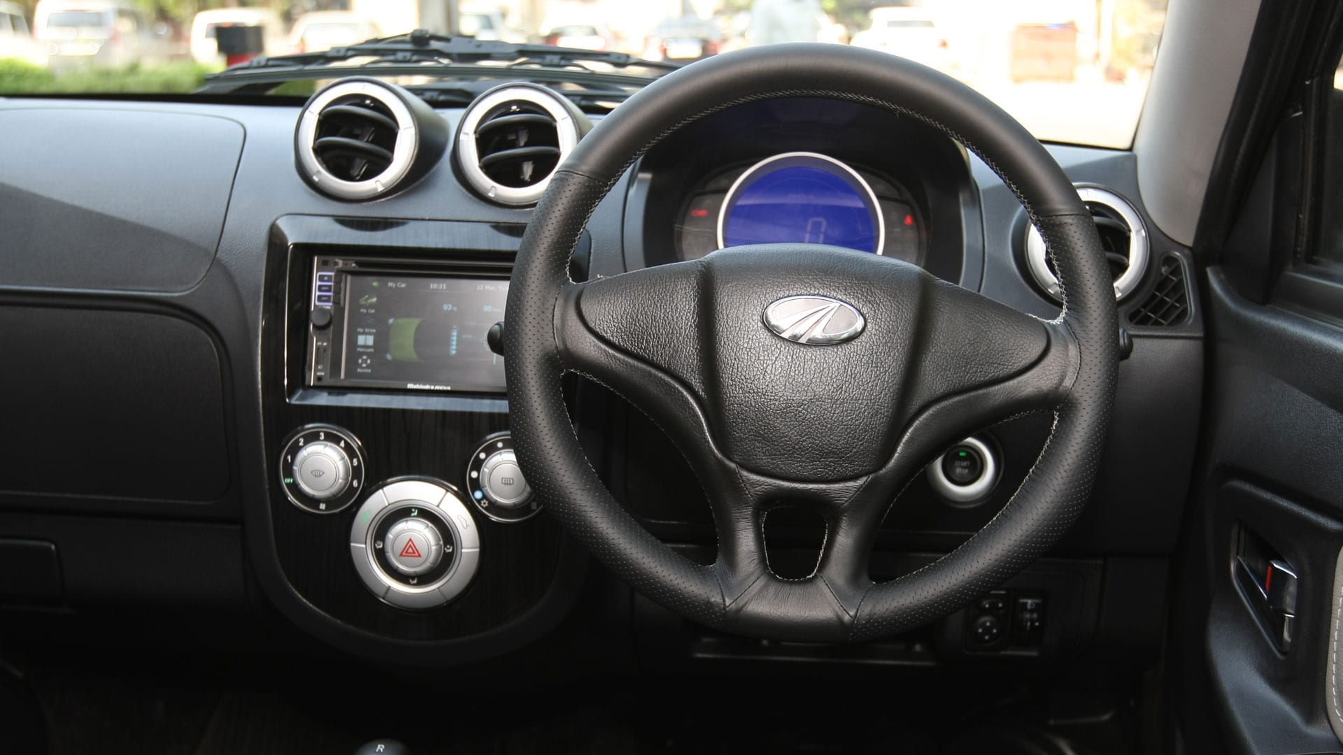 Mahindra-e2o-2014 Compare