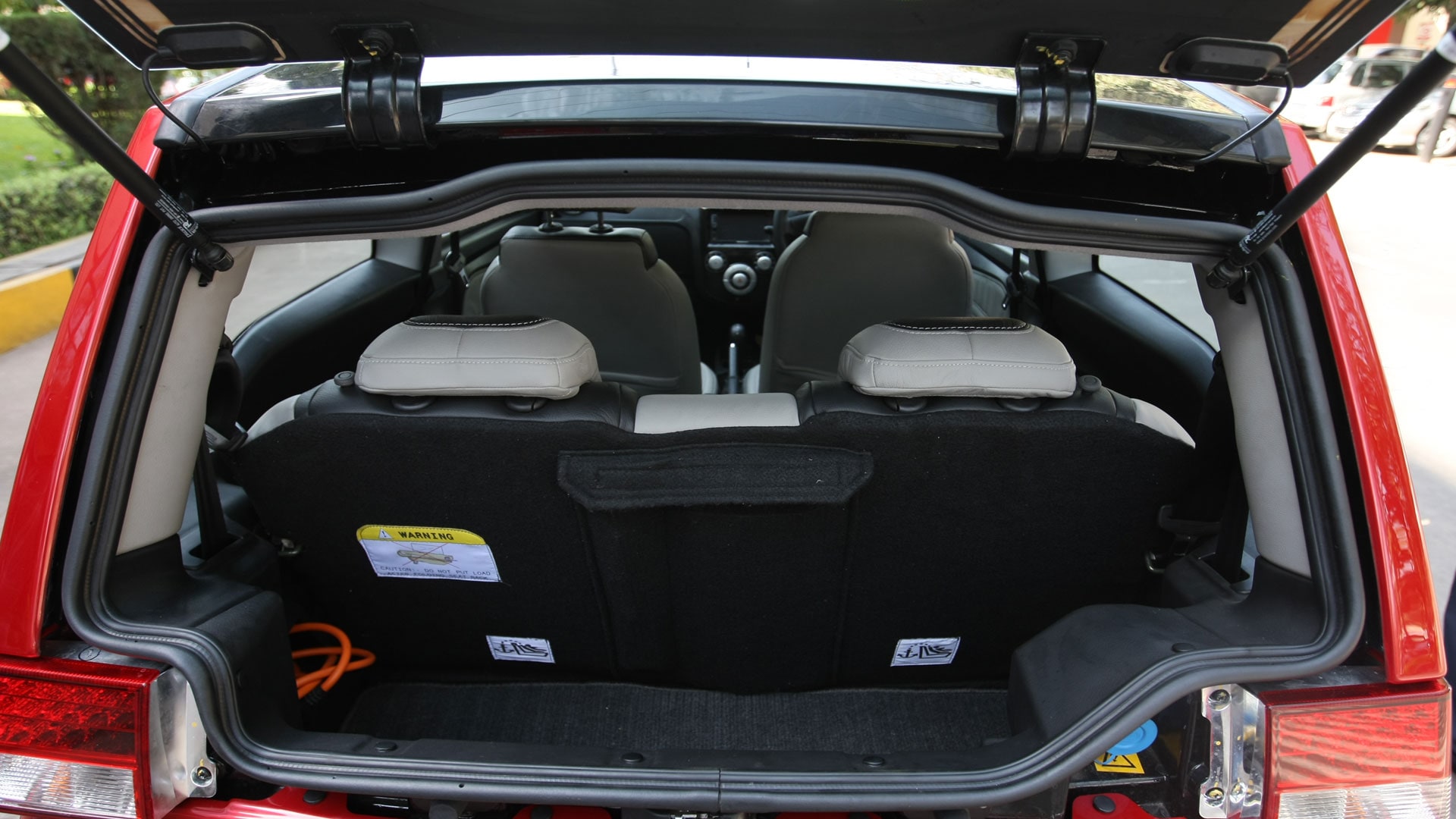 Mahindra-e2o-2014 Compare