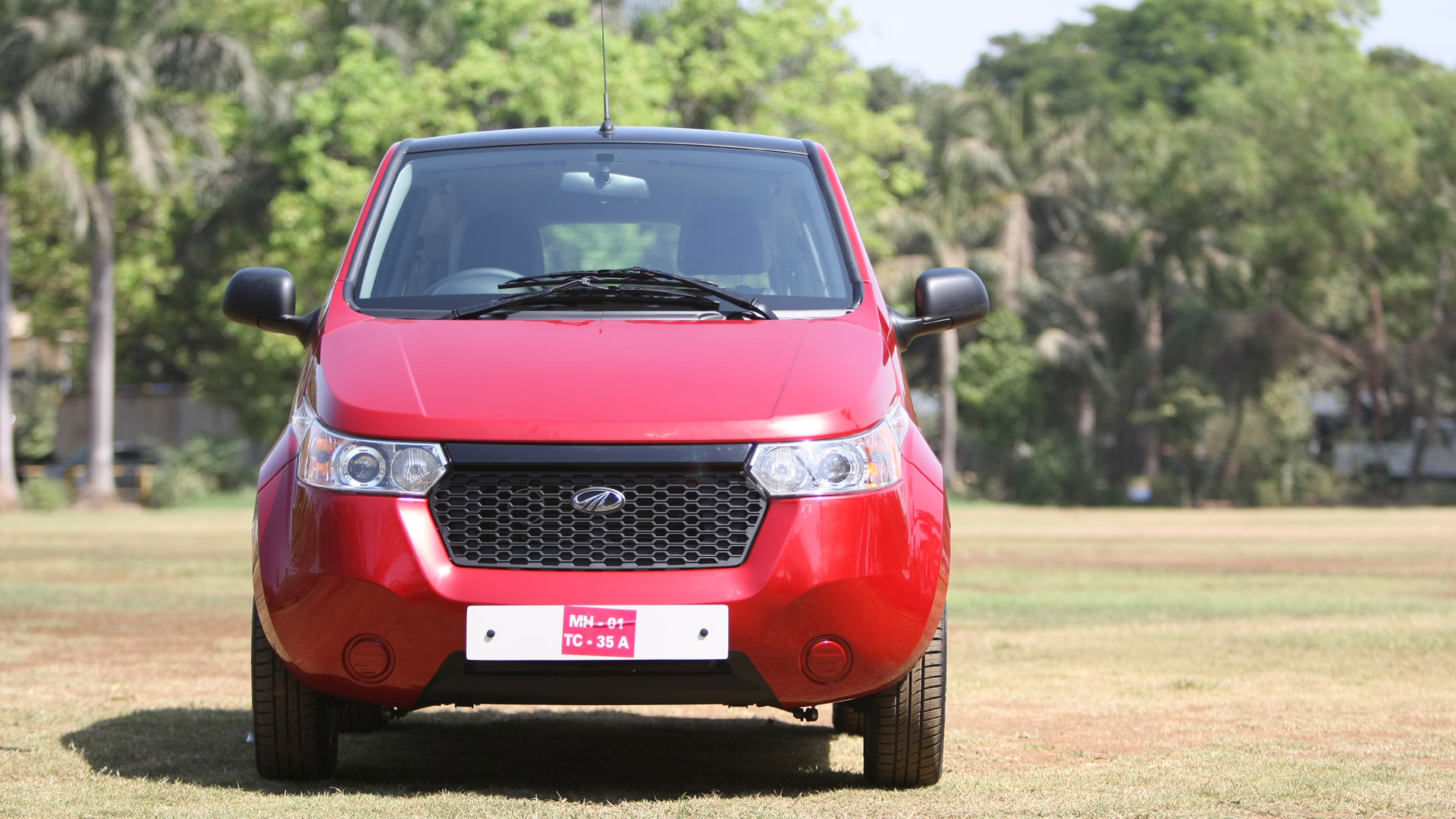 Mahindra-e2o-2014 Exterior