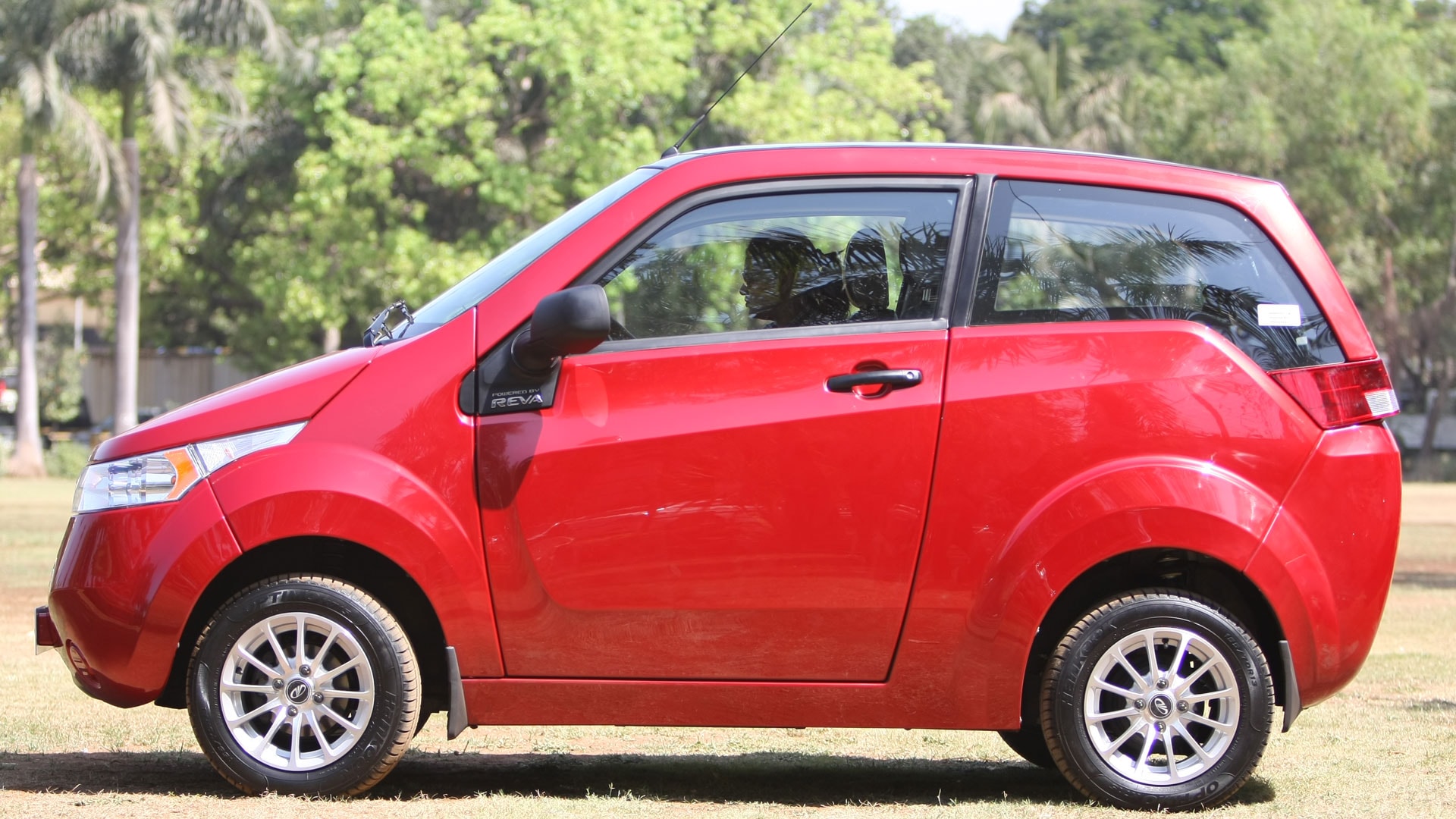 Mahindra-e2o-2014 Exterior