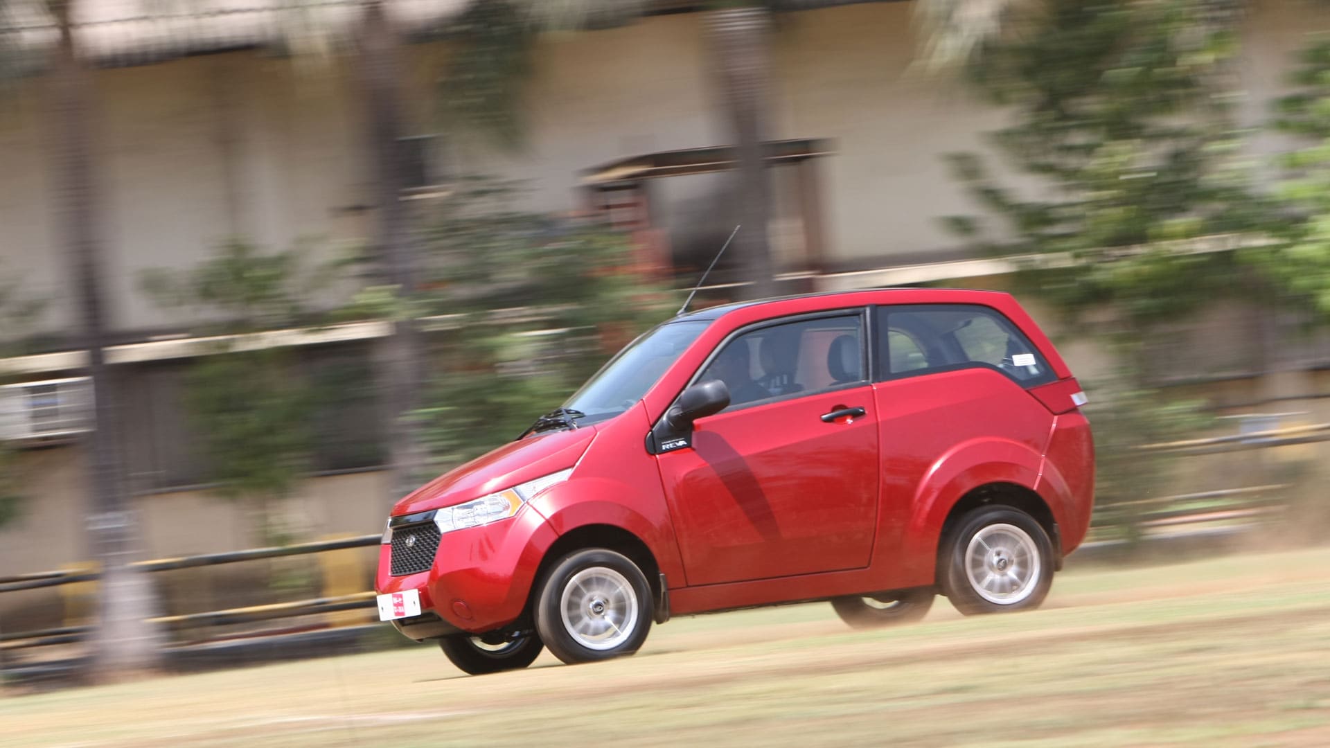 Mahindra-e2o-2014 Exterior