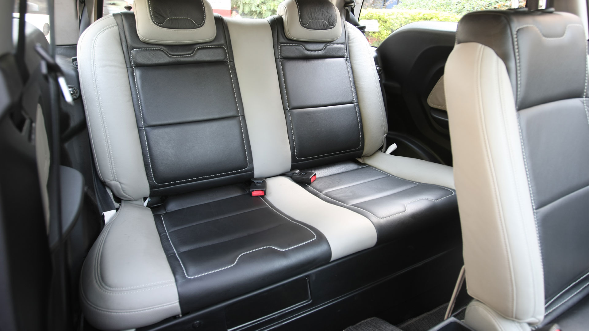 Mahindra-e2o-2014 Interior