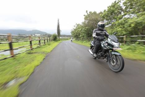 Bajaj Discover 150F 2014 Exterior