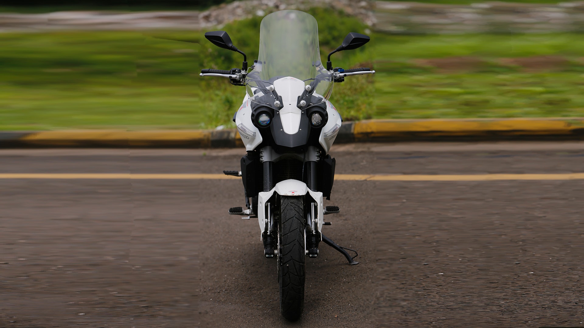 Moto Morini Granpasso 1200 2014 Compare