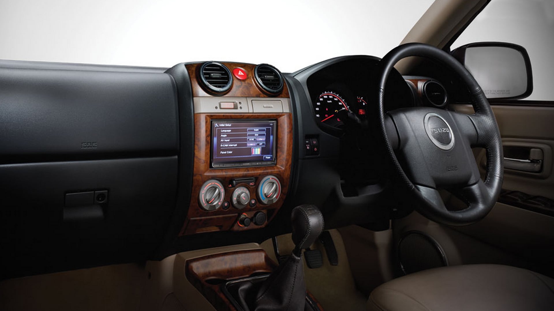 isuzu-mu7-2014 Interior