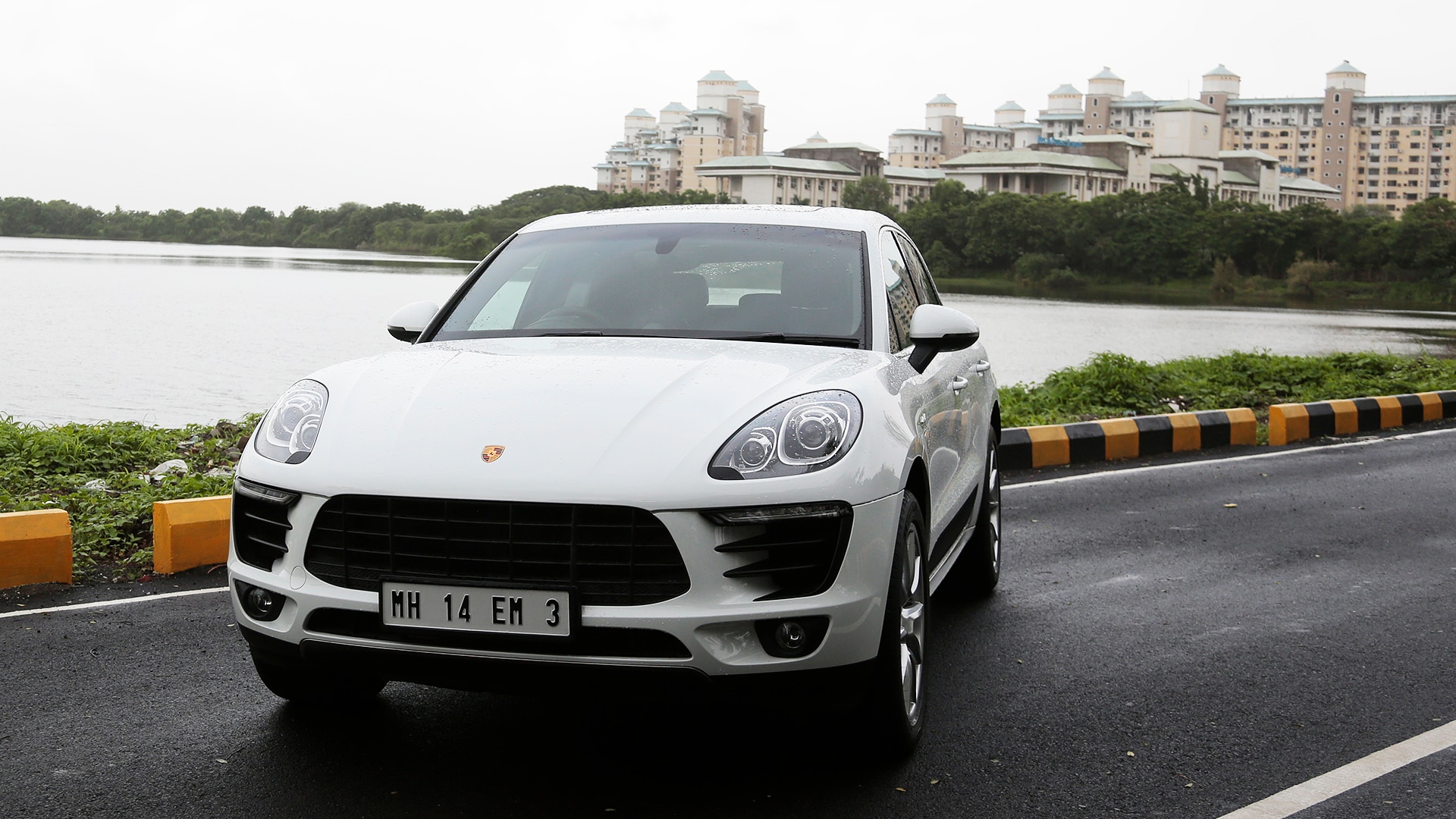 Porsche-Macan-2014-S Diesel Exterior