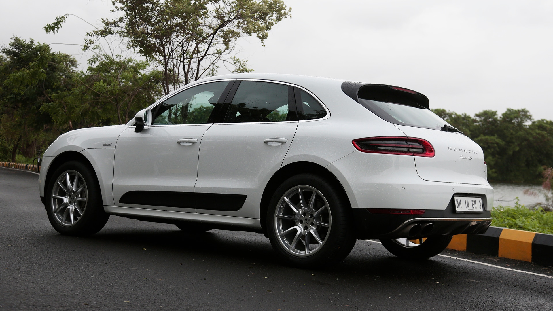 Porsche Macan 2014 S Diesel Compare