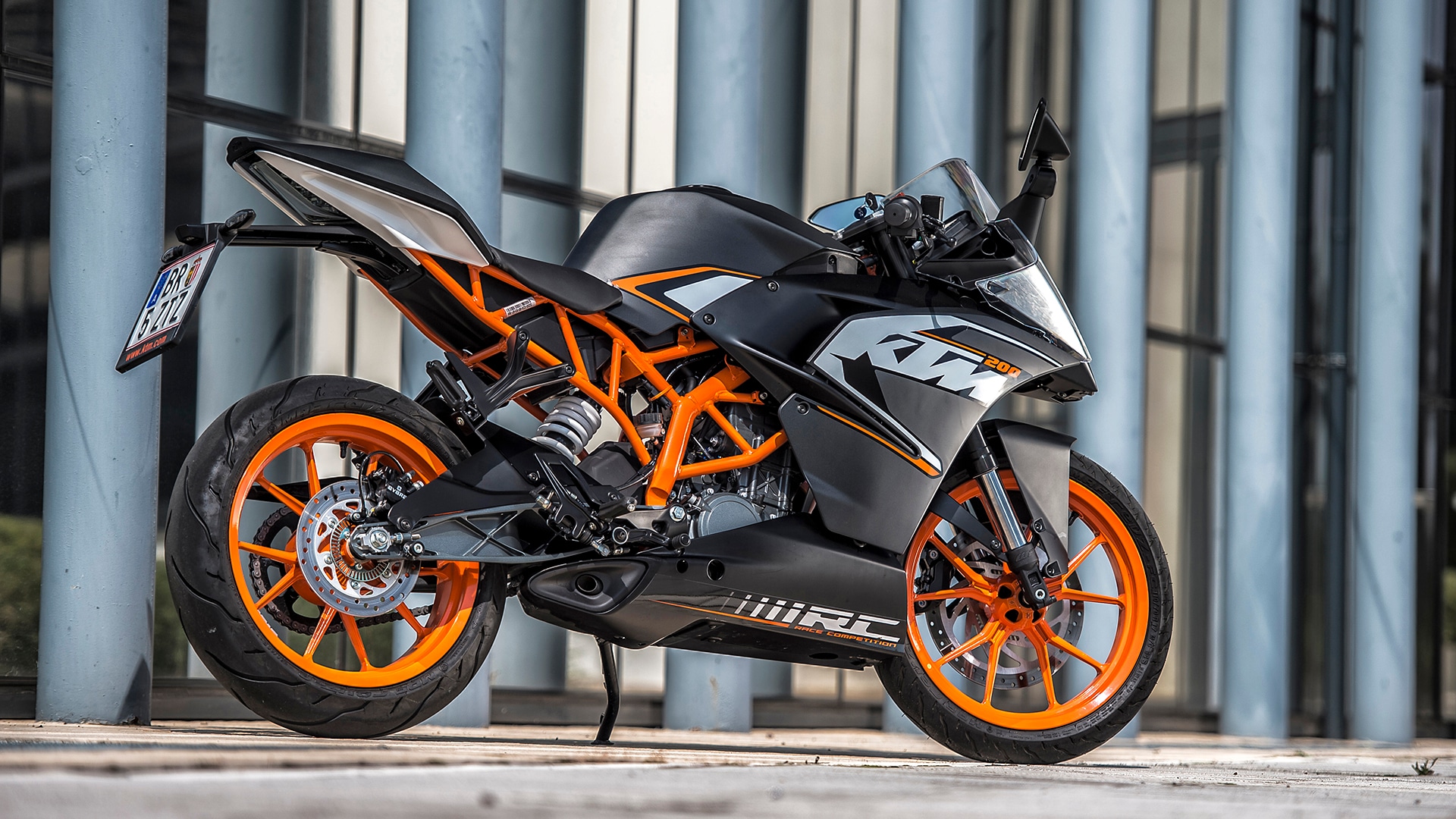 KTM 200 Duke 2013 STD Compare