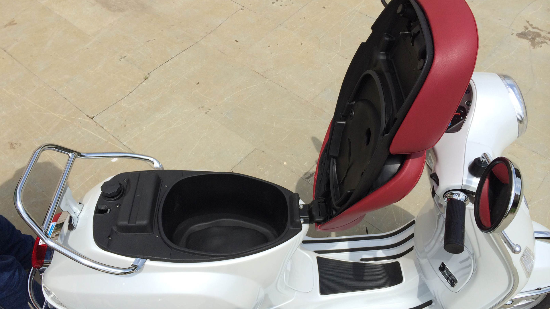 Vespa Elegante 2014 STD Exterior