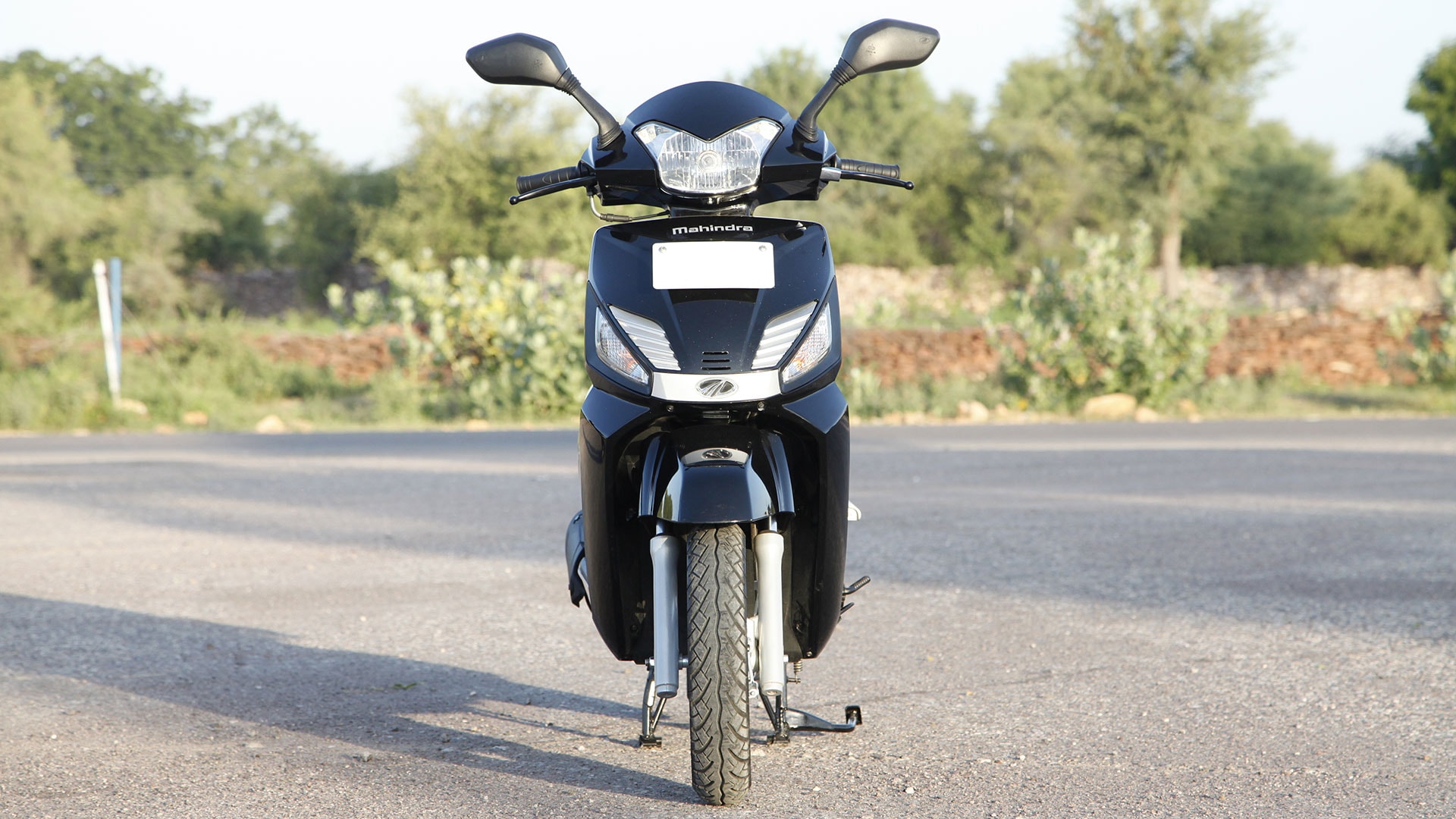 Mahindra Gusto 2014 Exterior