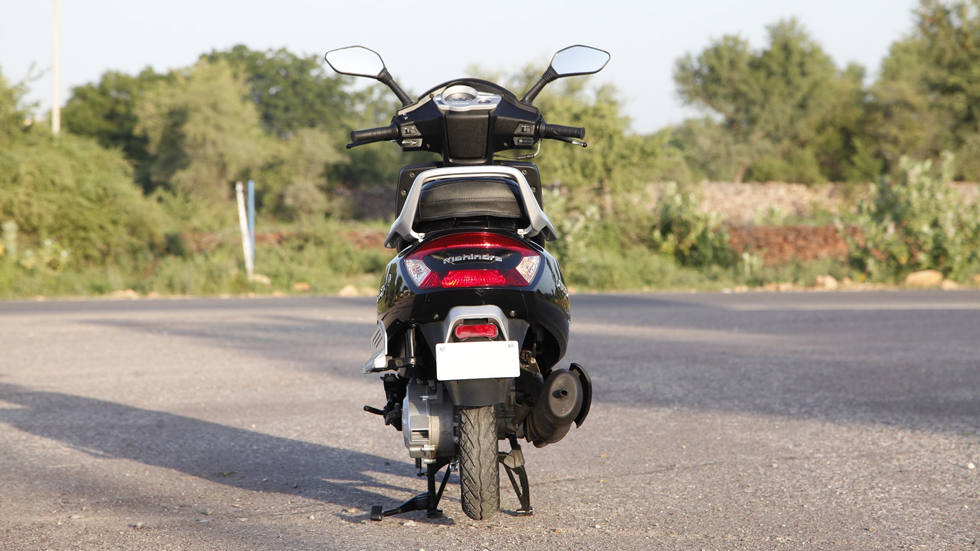 Mahindra Gusto 2014 Exterior