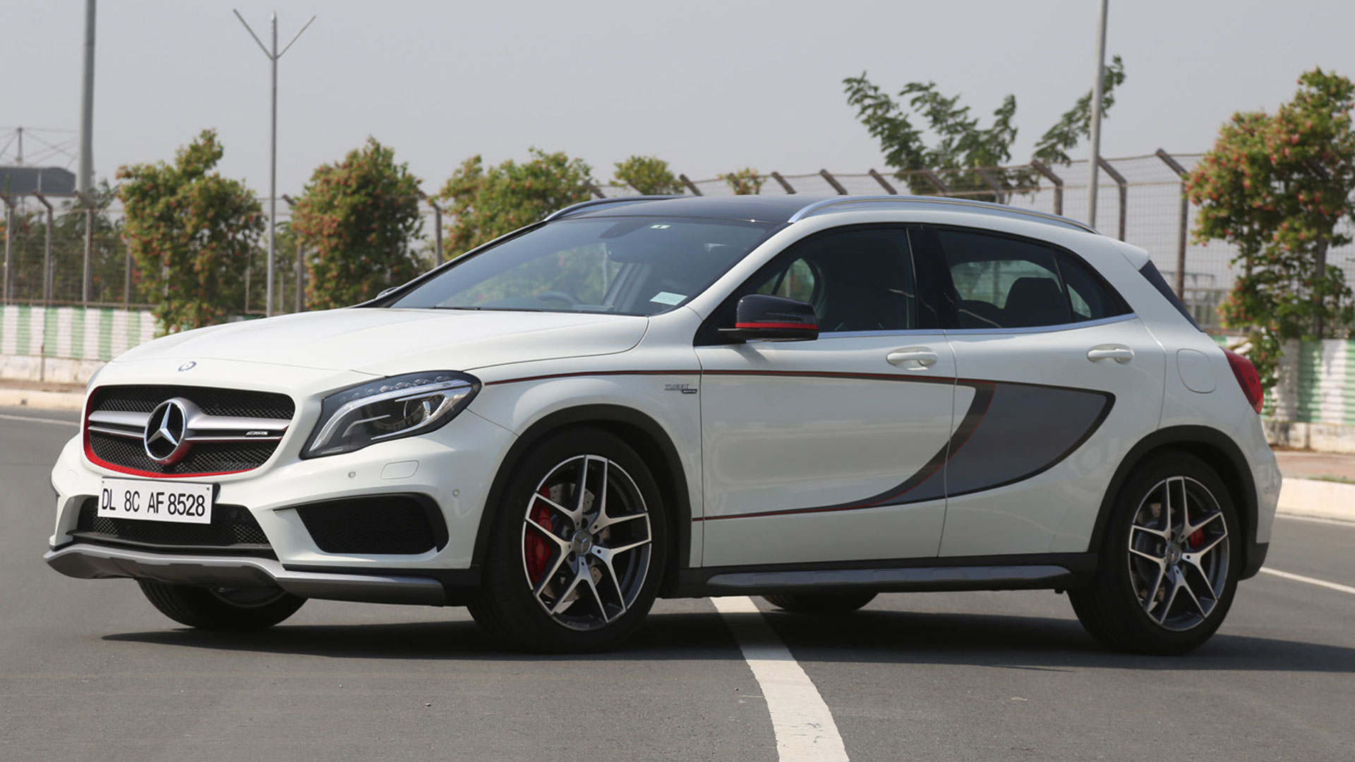 mercedesbenz-gla-2014-45 AMG Compare