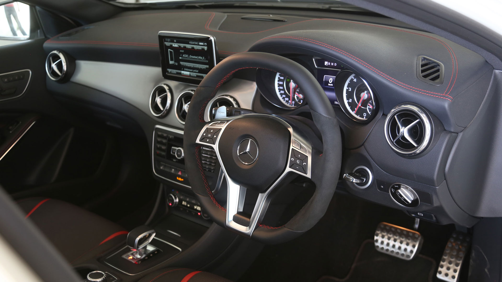 mercedesbenz-gla-2014-45 AMG Compare
