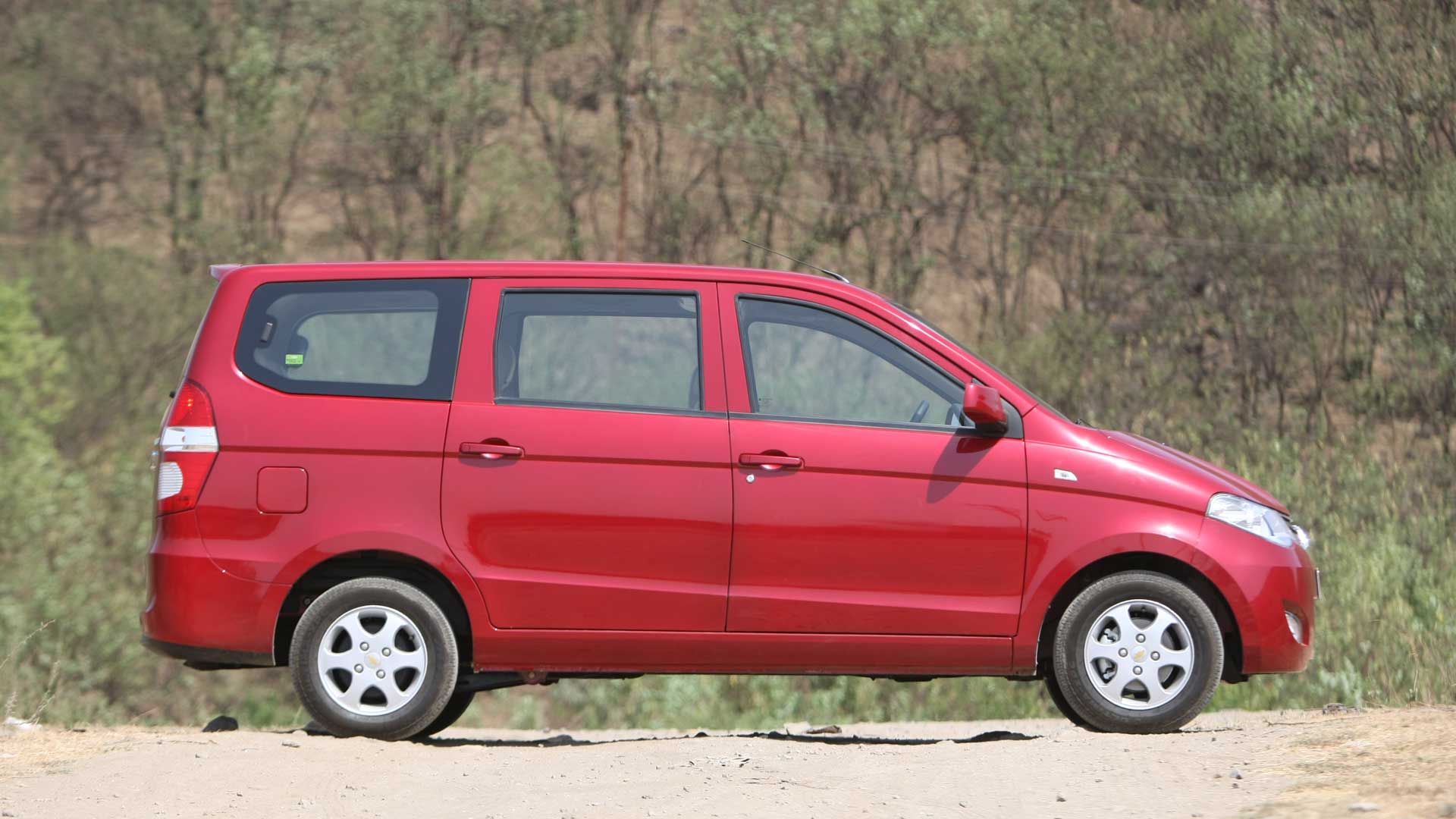 chevrolet-enjoy-2013 Exterior