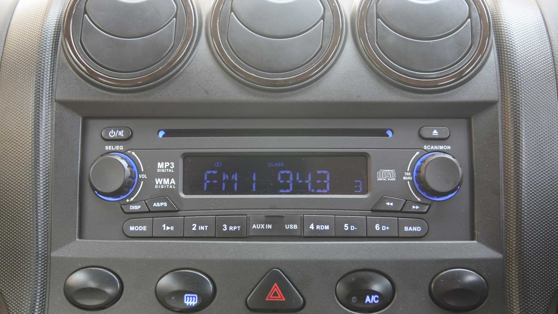 chevrolet-enjoy-2013 Interior