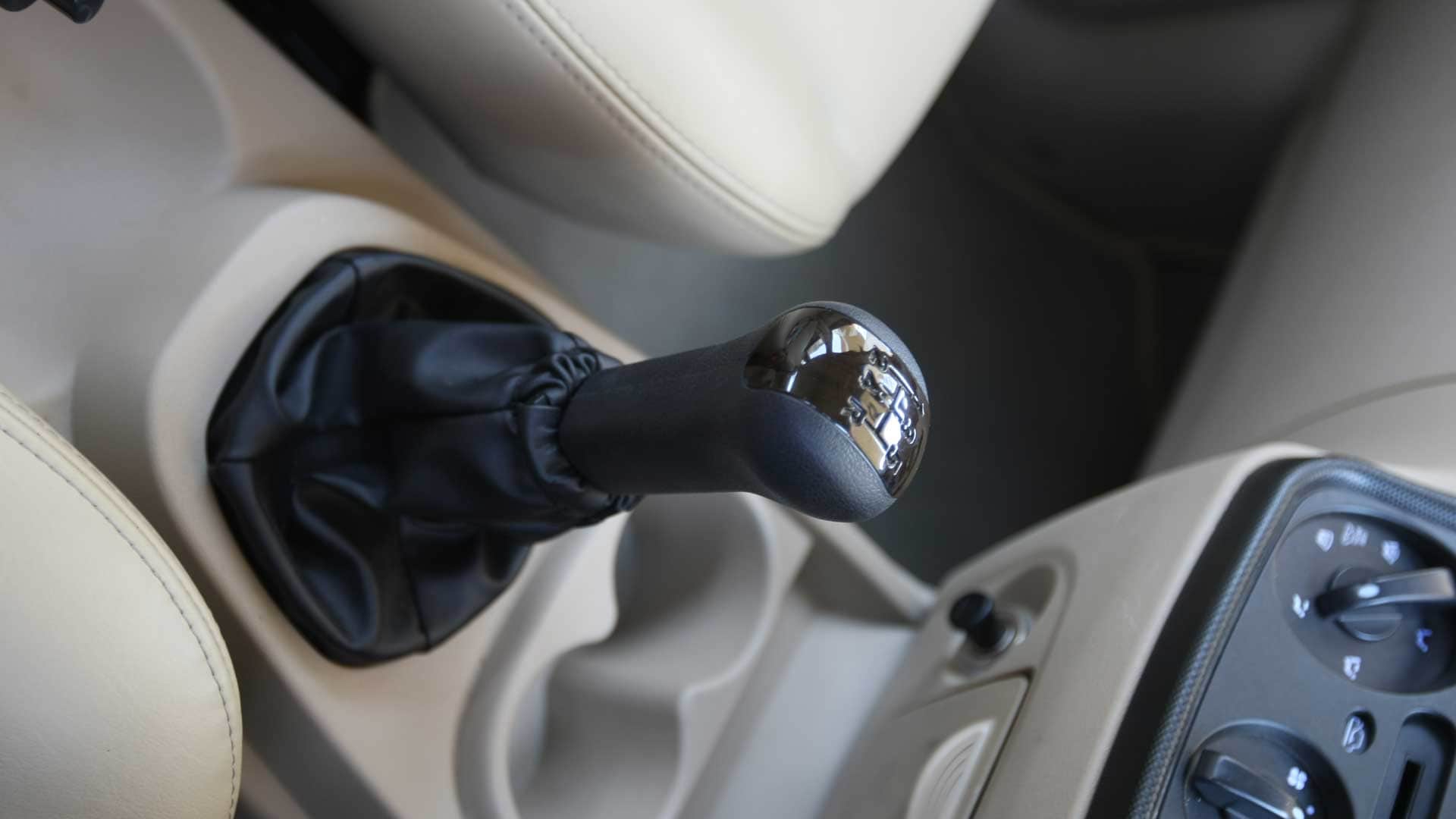 chevrolet-enjoy-2013 Interior