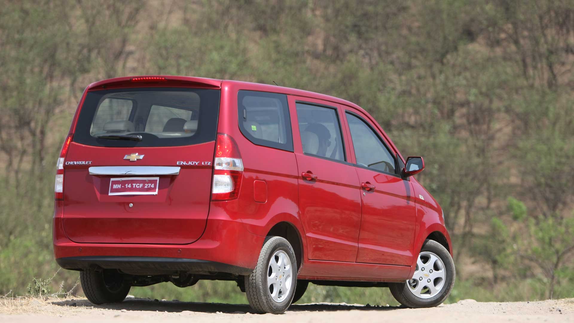 chevrolet-enjoy-2013 Compare