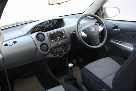 Toyota-etios-liva-2014 Interior