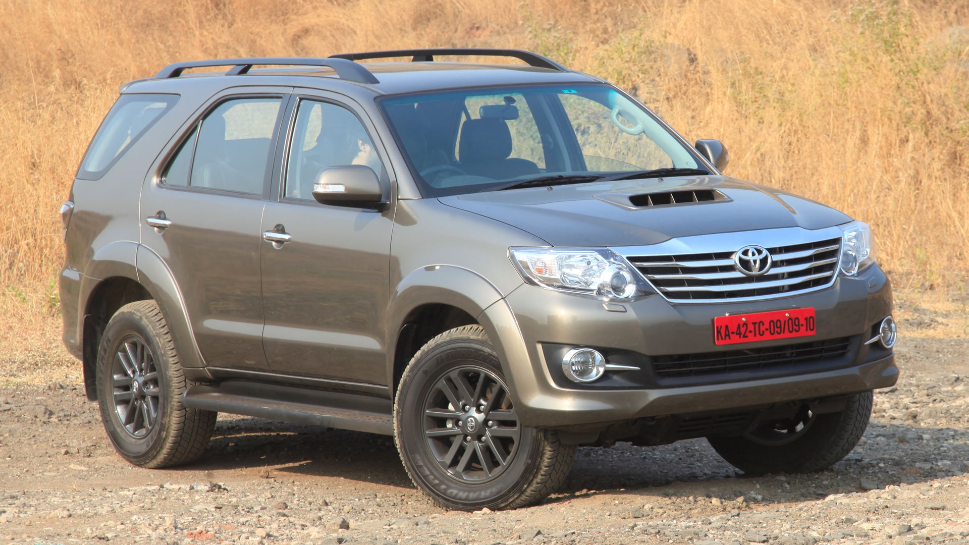 Toyota-fortuner-2015 Exterior