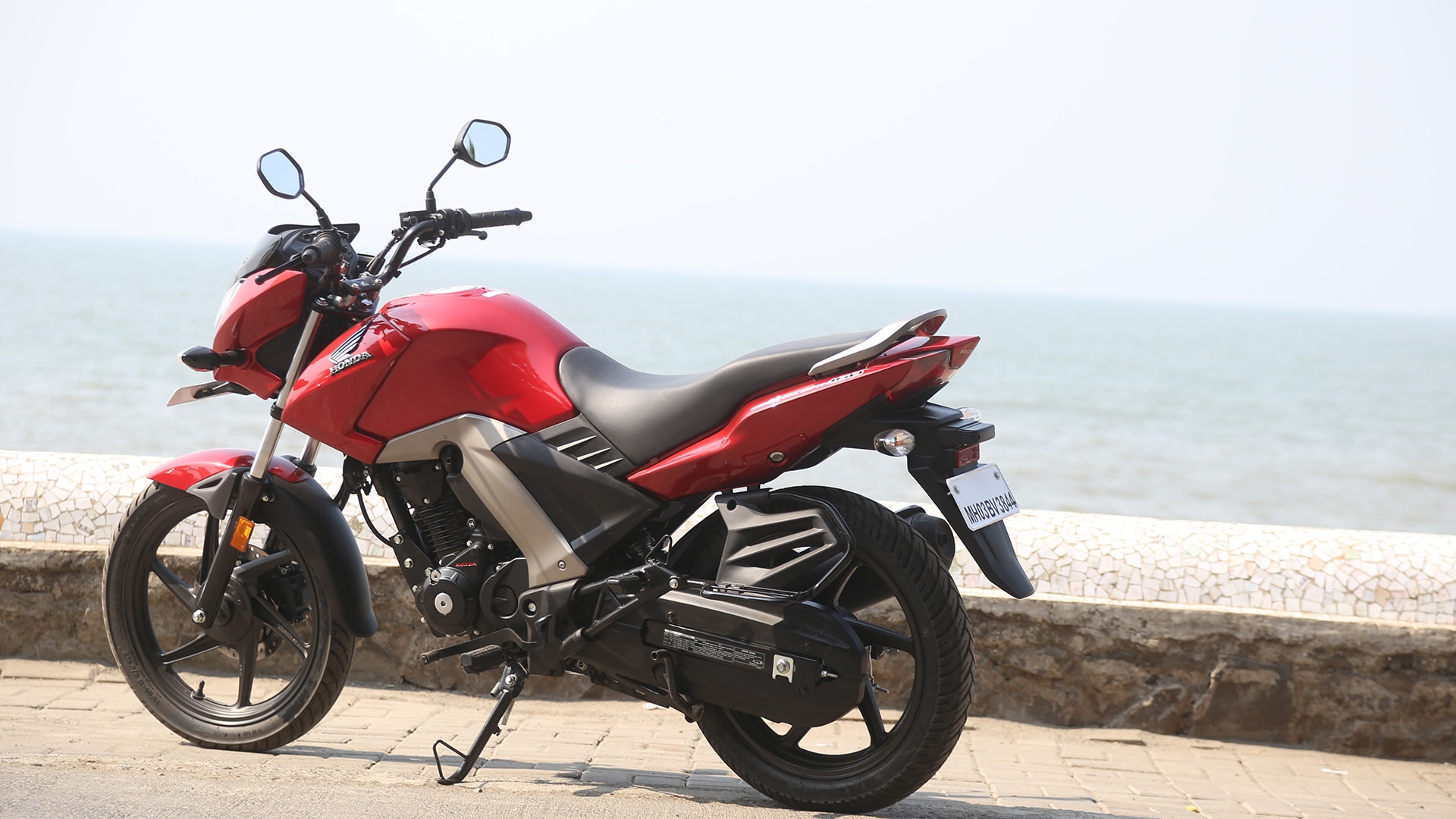 Honda CB Unicorn 160 2015 CBS Exterior