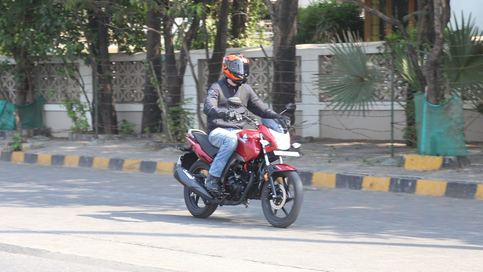 Honda CB Unicorn 160 2015 CBS Exterior