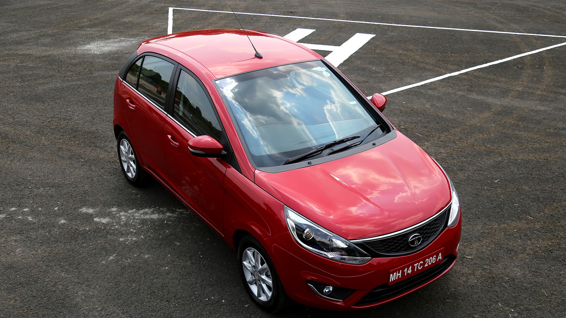 Tata-bolt-2015 Exterior