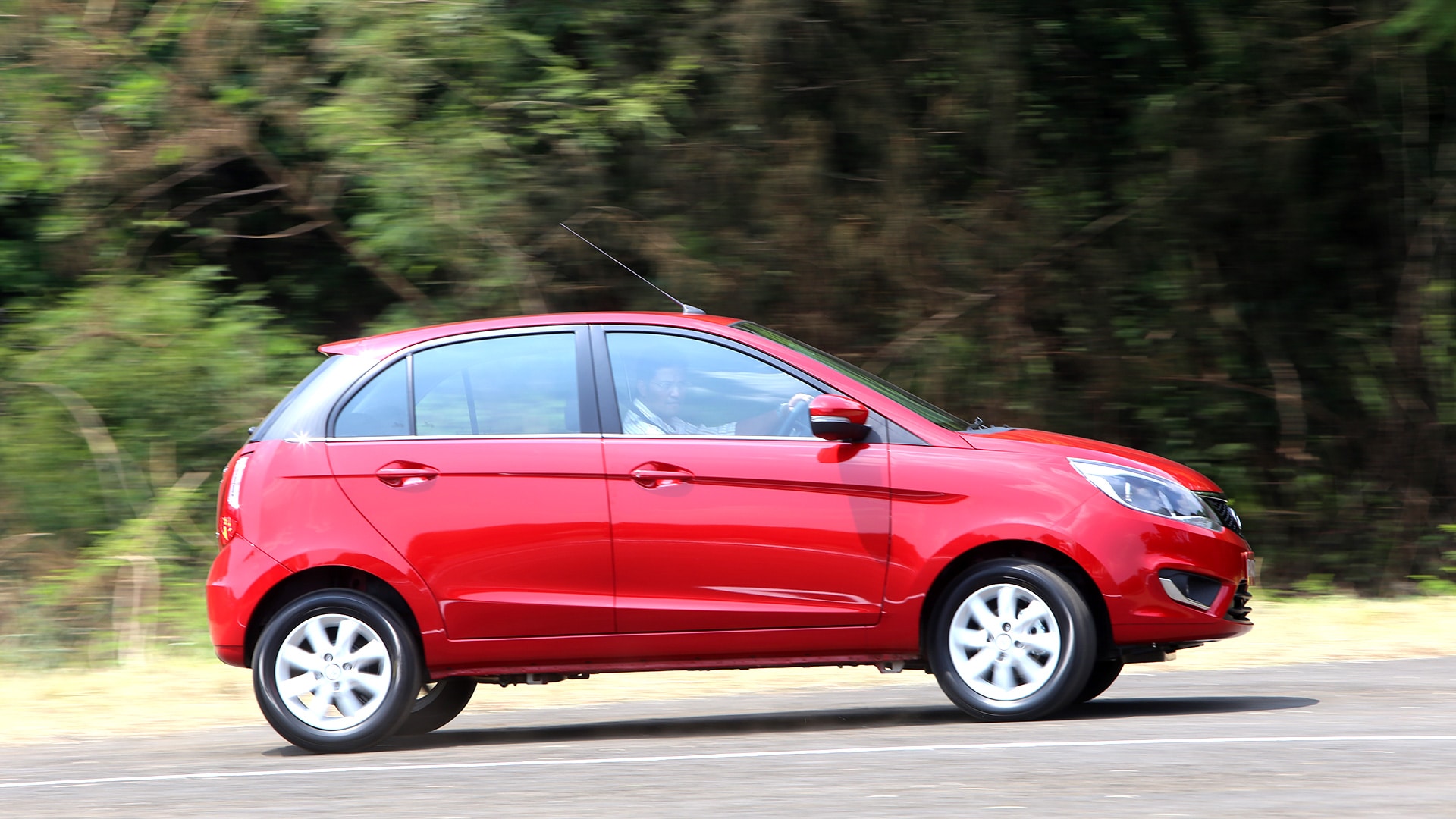 Tata-bolt-2015 Exterior