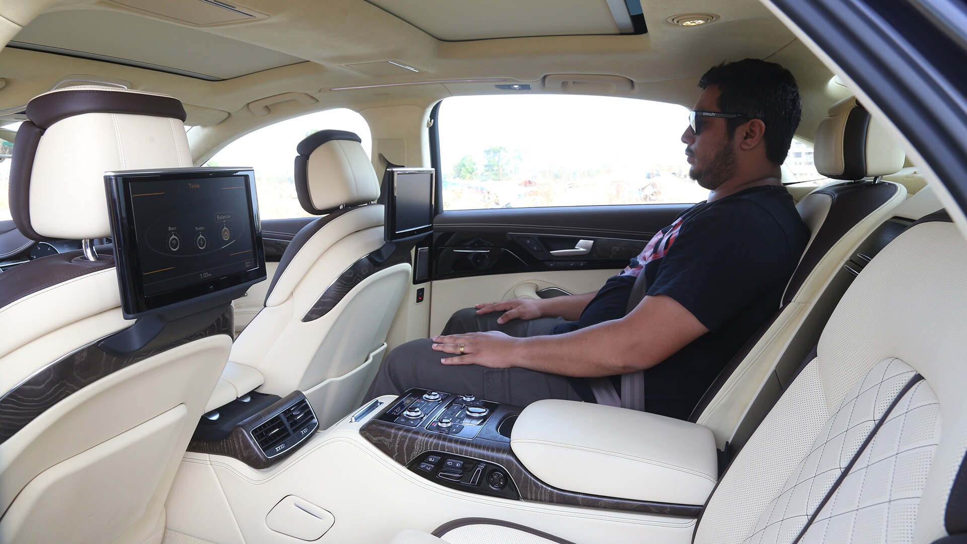 Audi-a8l-2014-60 TDI Interior